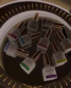 jesienny manicure, jesienne paznokcie, jesienny pedicure, paznokcie na jesień, delikatne paznokcie hybrydowe, ciemnoczerwone paznokcie, czarne paznokcie, wzory paznokci