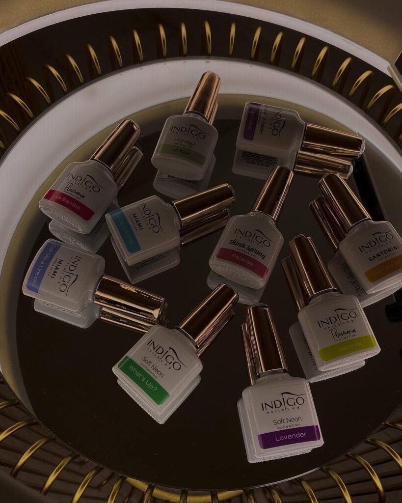 jesienny manicure, jesienne paznokcie, jesienny pedicure, paznokcie na jesień, delikatne paznokcie hybrydowe, ciemnoczerwone paznokcie, czarne paznokcie, wzory paznokci