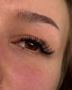 przedłużanie rzęs, stylizacja rzęs, lifting rzęs, metody przedłużania rzęs, lifting i laminacja rzęs, laminacja rzęs