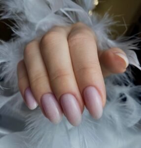 paznokcie ślubne, ślubny manicure, paznokcie dla panny młodej, paznokcie na ślub, manicure panny młodej, ile kosztuje ślubny manicure