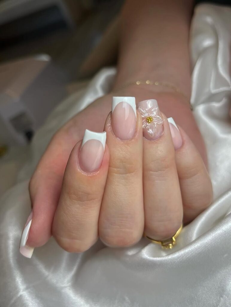 paznokcie ślubne, ślubny manicure, paznokcie dla panny młodej, paznokcie na ślub, manicure panny młodej, ile kosztuje ślubny manicure