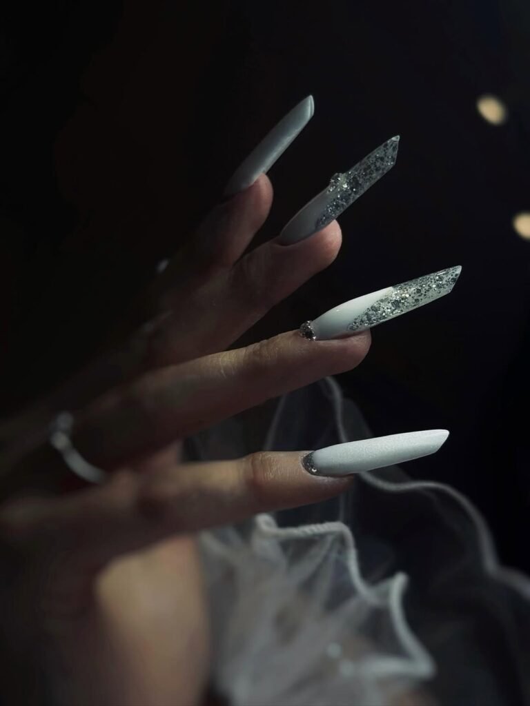paznokcie ślubne, ślubny manicure, paznokcie dla panny młodej, paznokcie na ślub, manicure panny młodej, ile kosztuje ślubny manicure