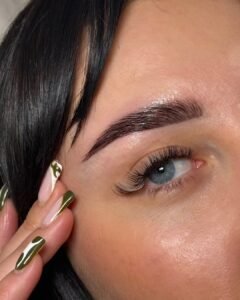 ślubny manicure, paznokcie ślubne, stylizacja rzęs, regulacja brwi, henna brwi, mariaż ślubny, makijaż dla panny młodej