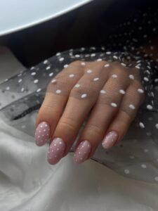 ślubny manicure, paznokcie ślubne, stylizacja rzęs, regulacja brwi, henna brwi, mariaż ślubny, makijaż dla panny młodej