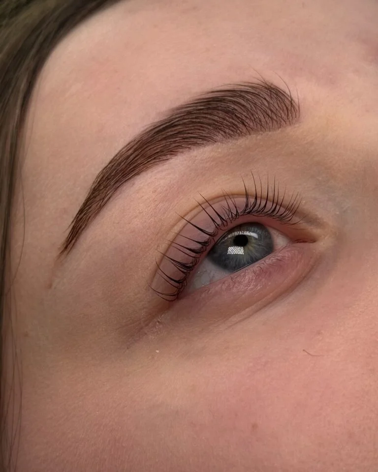 regulacja brwi Kraków, henna brwi, henna brwi z regulacją, jak dobrać kształt brwi, kształt brwi, stylizacja brwi