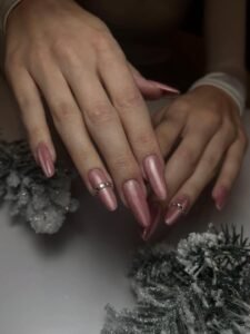 manicure żelowy, noworoczne trendy w manicure, trendy w manicure 2026, zimowy manicure Kraków, karnawałowe paznokcie, modny manicure hybrydowy 2026