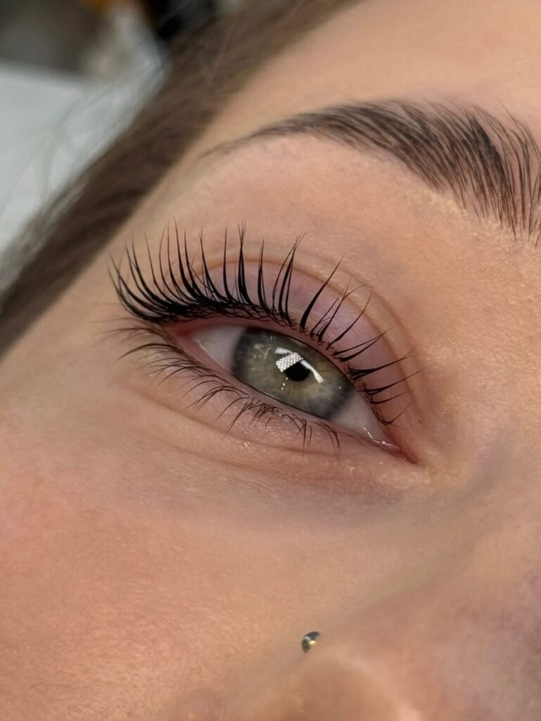 trendy w stylizacji rzęs, stylizacja brwi Kraków, lifting rzęs Kraków, laminacja brwi Kraków, przedłużanie rzęs Kraków